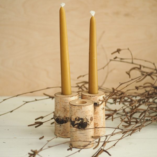 Drewniany świecznik na świeczkę prostą, stołową. Wykonany własnoręcznie z drewna brzozowego.